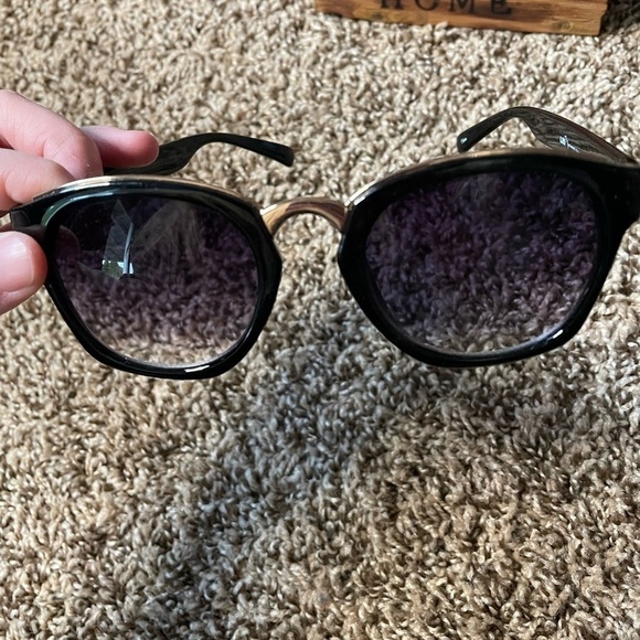 LRI Forever Sun black and gold oversized sunglasses - Picture 4 of 6